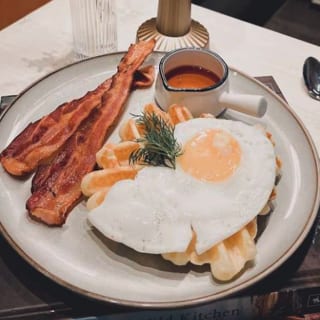 waffle bacon and egg